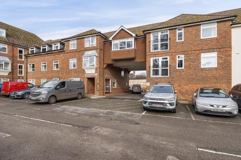 2 bedroom flat for sale, Market Square, Alton, Hampshire, GU34