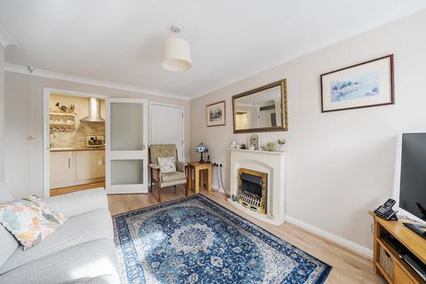 2 bedroom flat for sale, Market Square, Alton, Hampshire, GU34