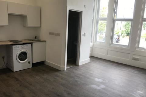 Studio to rent, Evering Road, Upper Clapton, Hackney, E5