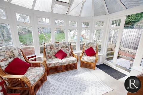28 Riders Way, Rugeley, WS15 2LZ