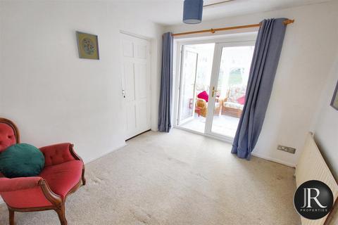 28 Riders Way, Rugeley, WS15 2LZ
