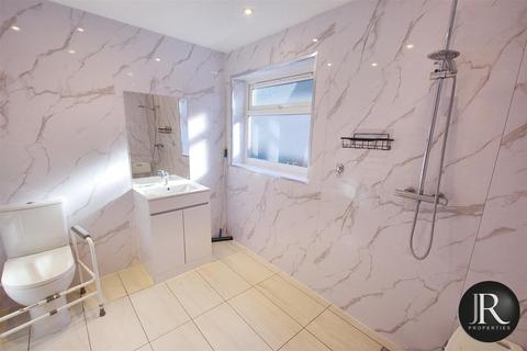 28 Riders Way, Rugeley, WS15 2LZ