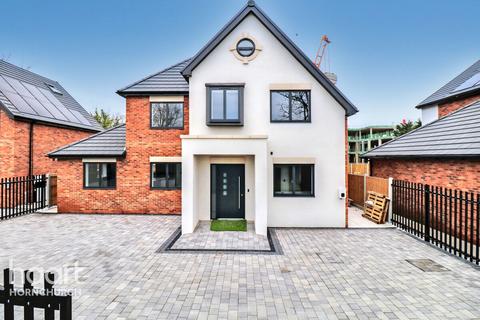 4 bedroom detached house for sale, 1a Garland Way, Essex