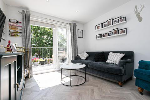 2 bedroom flat for sale, The Ridgeway, Chingford E4