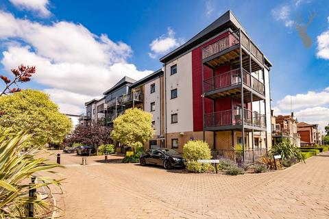2 bedroom flat for sale, The Ridgeway, Chingford E4