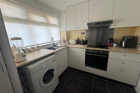 1 bedroom flat for sale, 56 Churchill Court, Newmarket, Suffolk CB8 0JZ