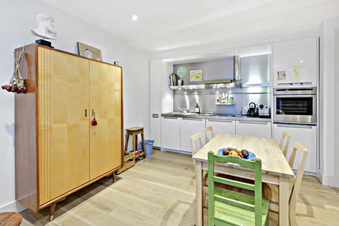 Flat 1, 7 Winchester Square, London, SE1 9BN