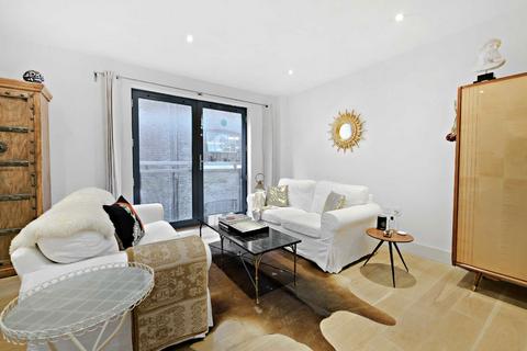 Flat 1, 7 Winchester Square, London, SE1 9BN