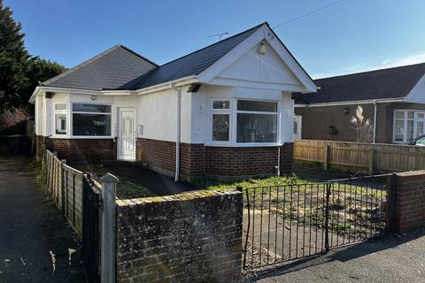 2 bedroom bungalow to rent, Claremont Avenue, Bournemouth BH9