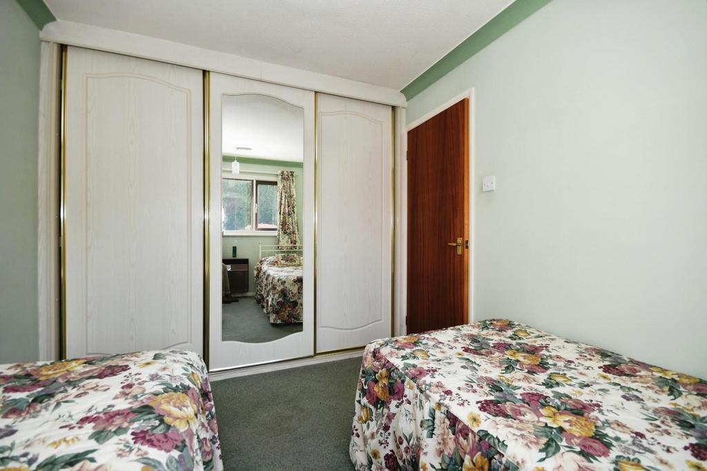 BEDROOM 02.jpg