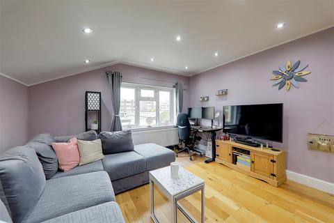 1 bedroom flat for sale, Chapel Road, Worthing, BN11