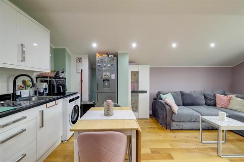 1 bedroom flat for sale, Chapel Road, Worthing, BN11