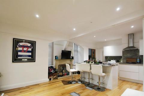 3 Langley Broom, Slough, SL3 8NB