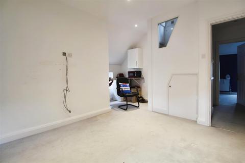 3 Langley Broom, Slough, SL3 8NB