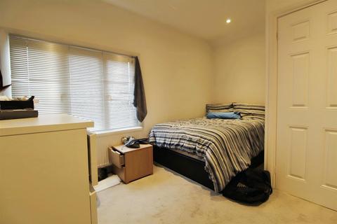 3 Langley Broom, Slough, SL3 8NB