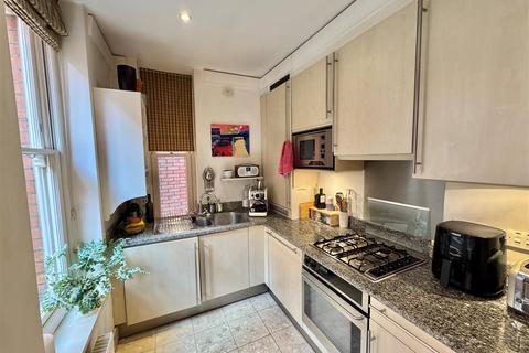 Studio for sale, Victoria Street, London SW1H