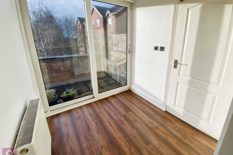 2 bedroom flat to rent, Hall Lane, Manchester, Greater Manchester, M23