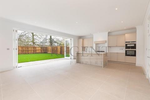 5 bedroom detached house for sale, Richmond Chase, Barrons Chase, TW10