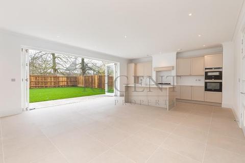 19 Barrons Chase, Richmond, TW10 5DA