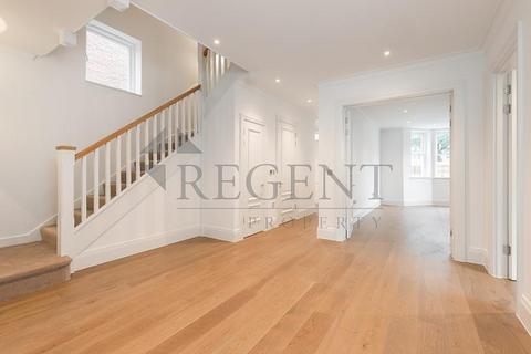 19 Barrons Chase, Richmond, TW10 5DA