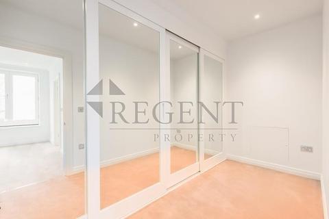 19 Barrons Chase, Richmond, TW10 5DA