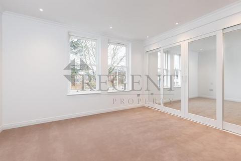 19 Barrons Chase, Richmond, TW10 5DA