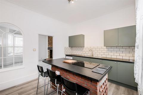 undefined, Forest Road, Walthamstow, E17