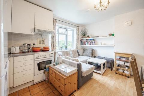 1 bedroom flat for sale, Hurstwood Court, Finchley Road, London, NW11