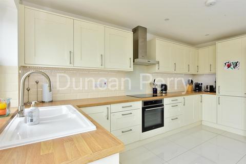 4 bedroom semi-detached house for sale, Dugdale Hill Lane, Potters Bar EN6