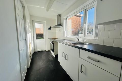 2 bedroom semi-detached house to rent, 44 Millfields Way, Wombourne