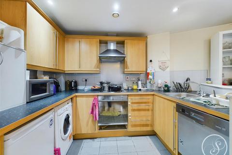 2 bedroom flat for sale, City Walk, Leeds