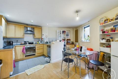 2 bedroom flat for sale, City Walk, Leeds