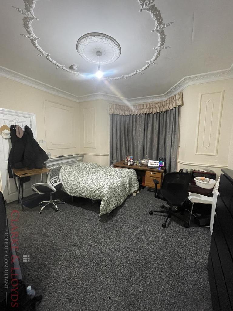 Prime 7-Bed, 7 Bath HMO Property for Sale in IG1