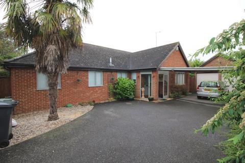 3 bedroom bungalow to rent, Robinsbridge Road, Colchester