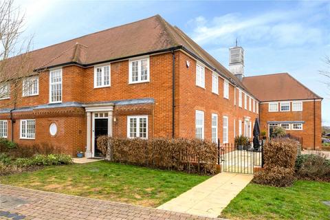 4 bedroom terraced house to rent, Burnham Square, Alton GU34