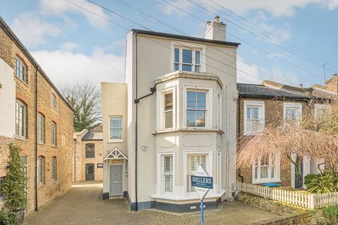 Flat 1, 35 Grosvenor Road, Twickenham, TW1 4AD