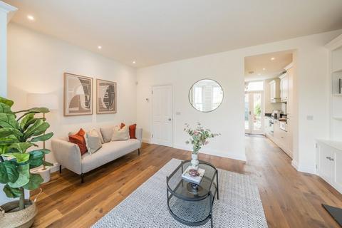 Flat 1, 35 Grosvenor Road, Twickenham, TW1 4AD