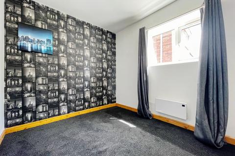 2 bedroom flat to rent, Wootton Avenue, Wolverhampton, WV11