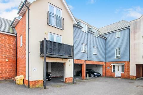 2 bedroom flat to rent, Castlerigg Way, Maidenbower, Crawley, West Sussex. RH10 7GE