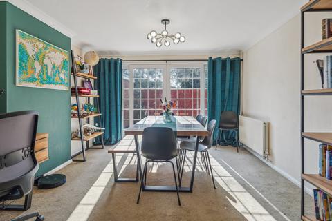 undefined, Devonshire Green, Farnham Royal SL2