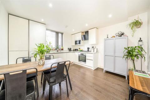 2 bedroom flat for sale, Hatcham Park Road, London SE14