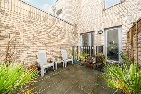 2 bedroom flat for sale, Hatcham Park Road, London SE14