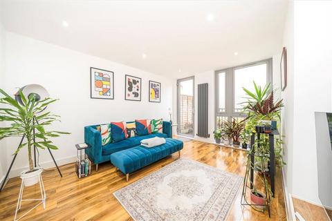 2 bedroom flat for sale, Hatcham Park Road, London SE14