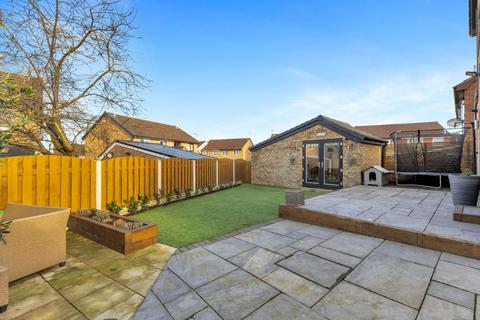 6 Dunlin Close, Thorpe Hesley, Rotherham, S61 2UL