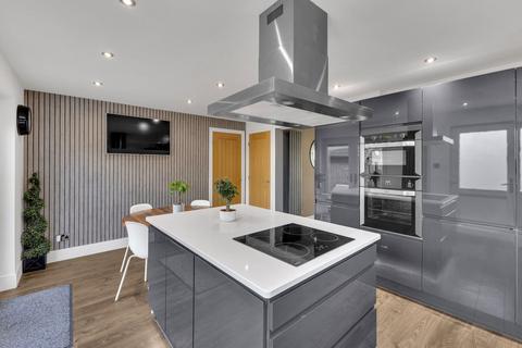 6 Dunlin Close, Thorpe Hesley, Rotherham, S61 2UL