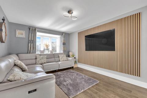 6 Dunlin Close, Thorpe Hesley, Rotherham, S61 2UL