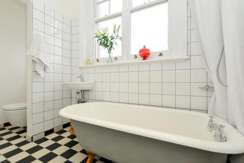 Flat 3, 17 Clapton Terrace, London, E5 9BW