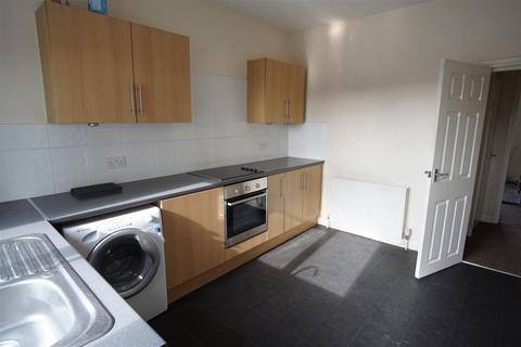 2 bedroom flat to rent, Leeds LS15