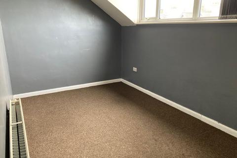 2 bedroom flat to rent, Leeds LS15