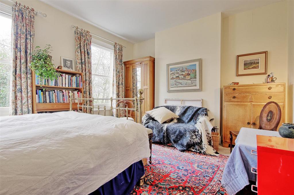 Bedroom 1.jpg